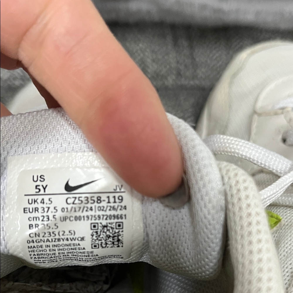 5Y Nike White and Neon Yellow Sneakers - Picture 6 of 6